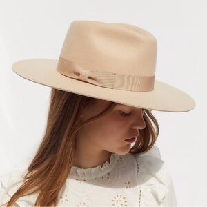 UO wool felt flat brim fedora hat. NWOT. Neutral.